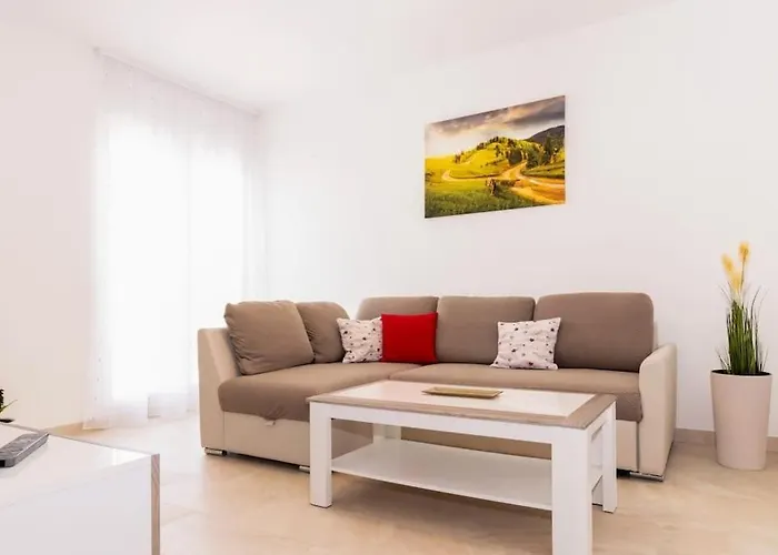 Perla - Two Bedroom With Stunning View Apartment