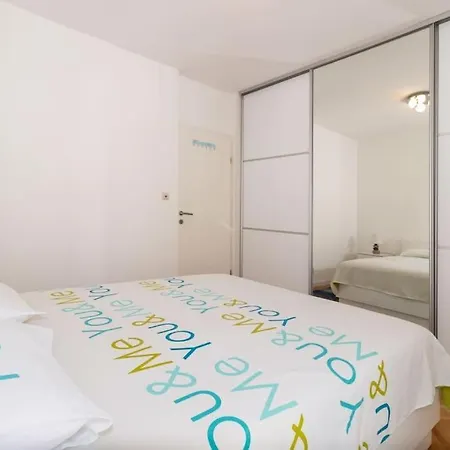 Perla - Two Bedroom With Stunning View Apartment *