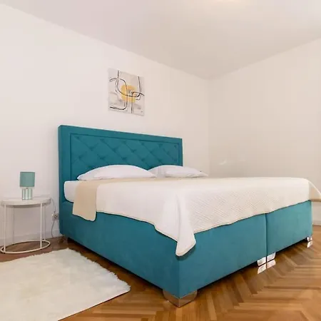 Perla - Two Bedroom With Stunning View Apartment Split
